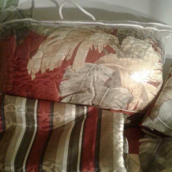 8 pieces - Croscill Tropical Bedding Set -